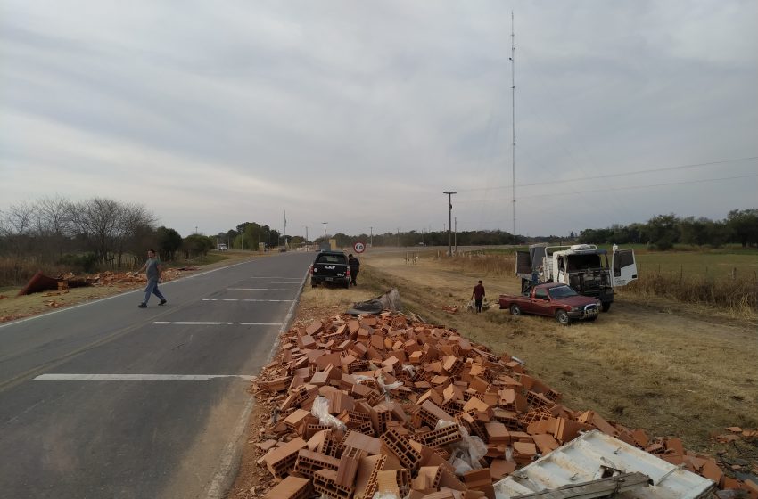  VOLCÓ UN CAMIÓN EN VILLA CONCEPCIÓN