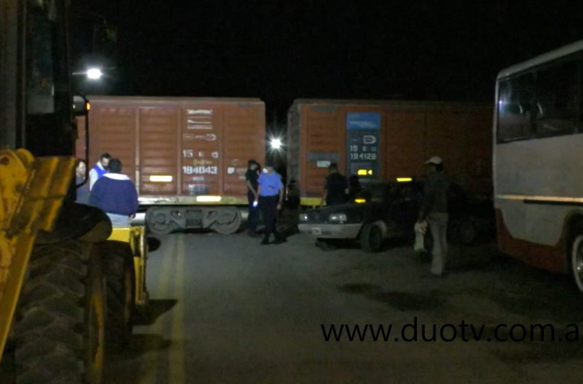  Chocaron automóvil y tren en El Tío