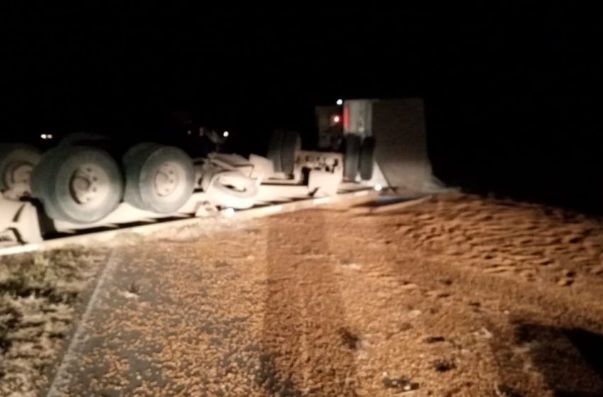  Tumbó camión sobre Ruta 3
