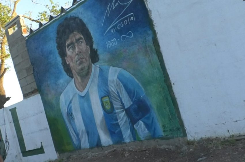  Homenaje a Diego en El Trébol