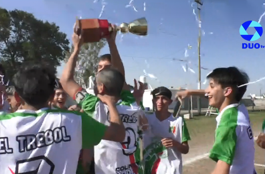  La juvenil de El Trébol festejo el campeonato