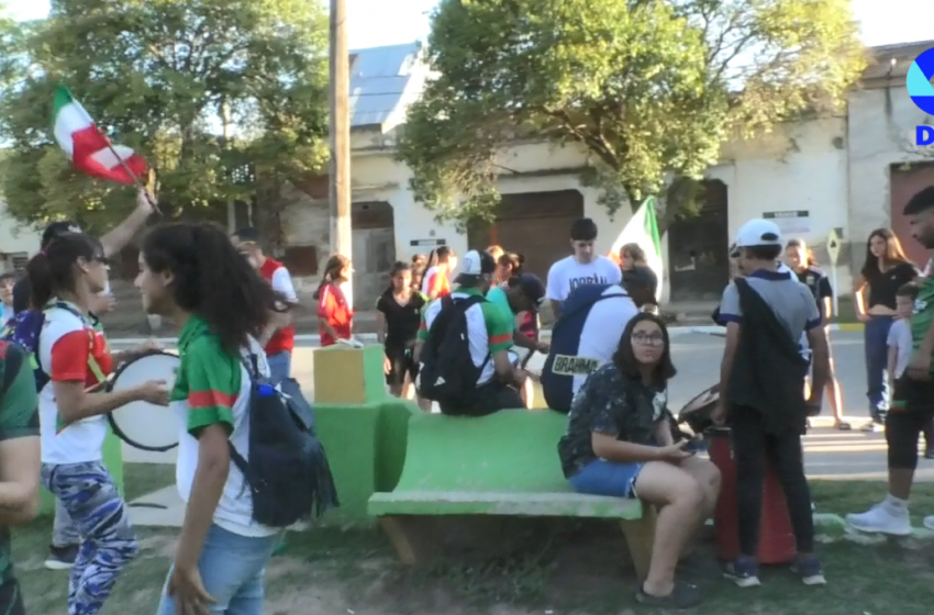  Caravana por las calles. De esta manera el Trebol Fem comenzaba a cerrar un fin de semana fantástico porque llegaron a la final